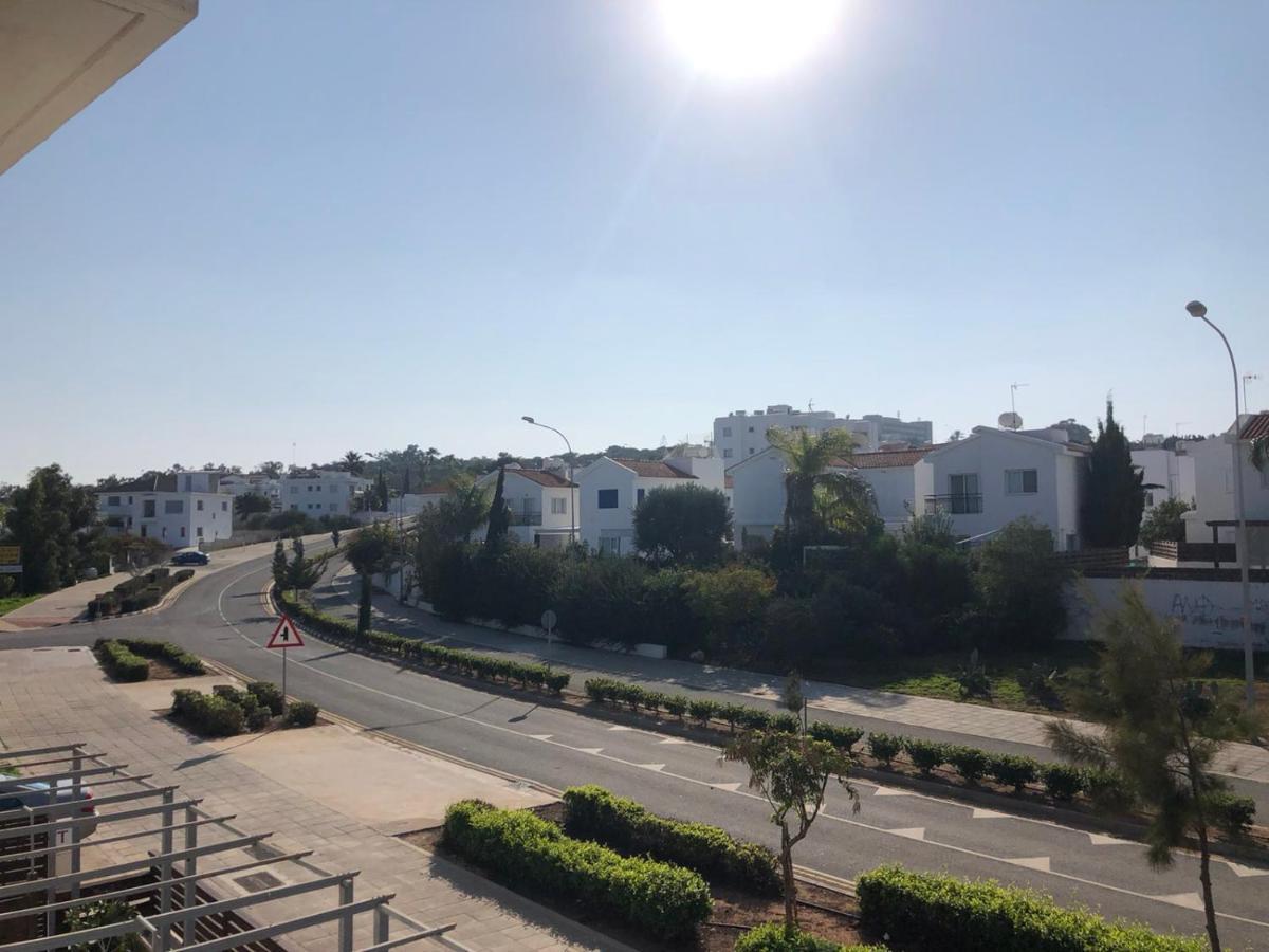 Sunny Holiday By Konnos Paralimni Buitenkant foto